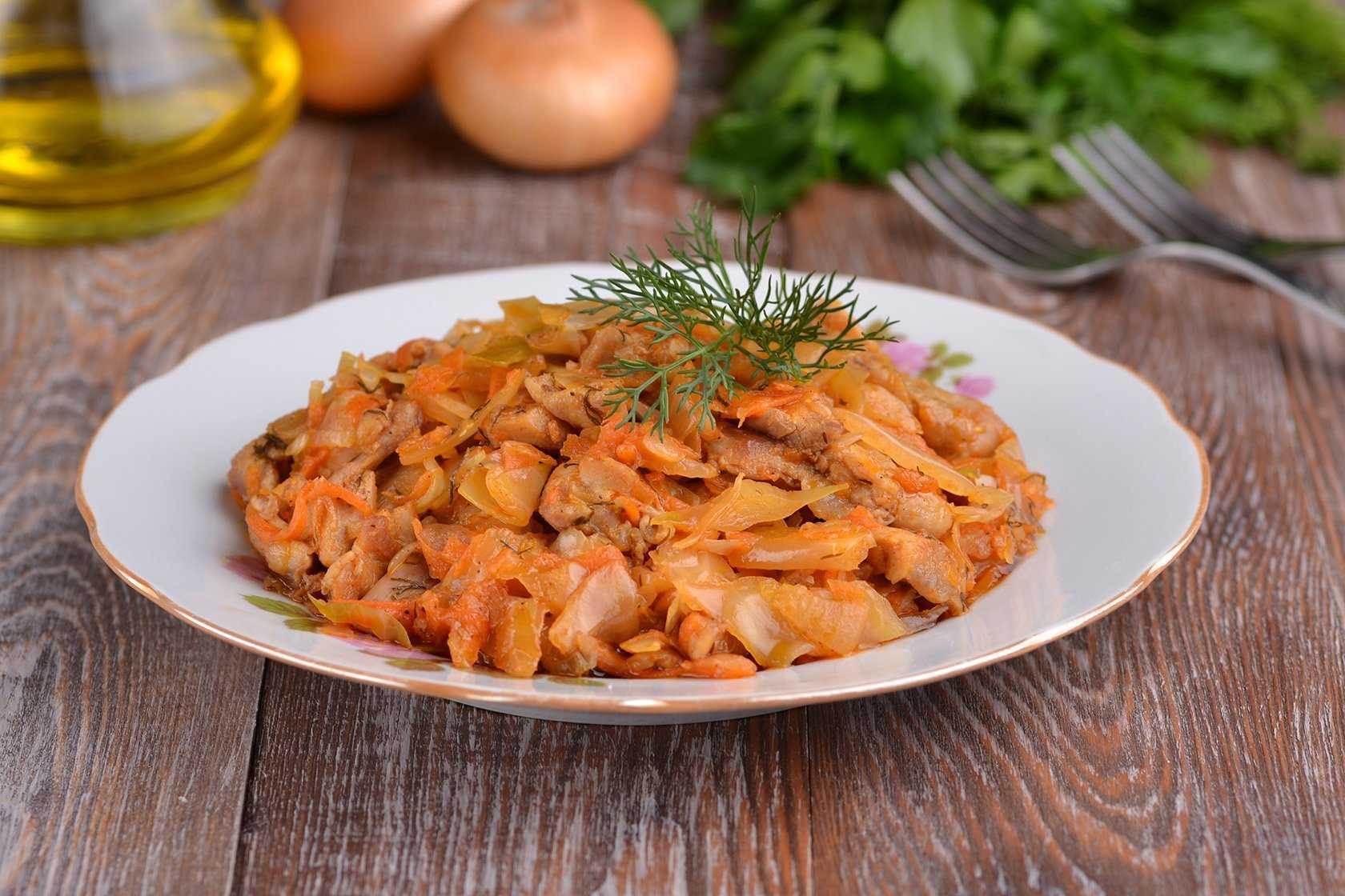 Тушеная капуста с курицей