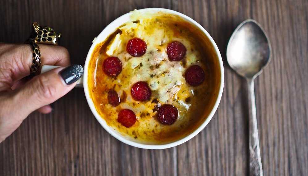 Пицца в кружке в микроволновке рецепт с фото пошагово и видео - 1000.menu
