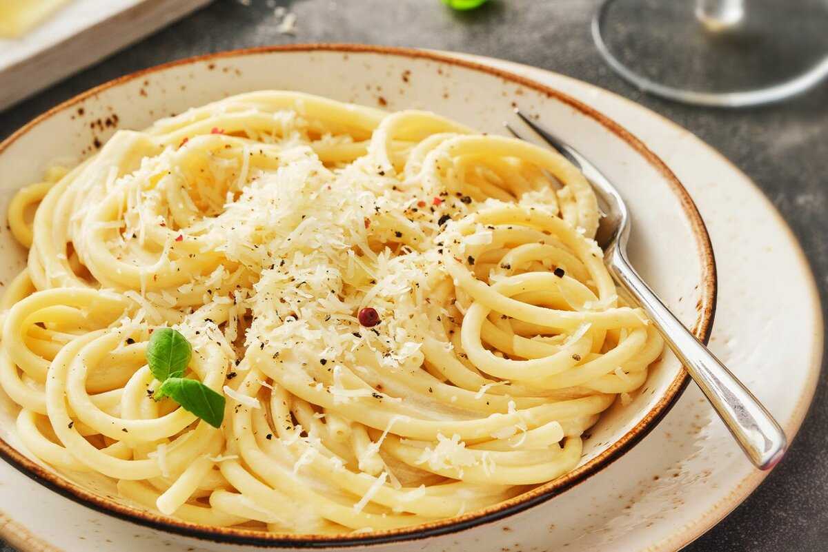 Макароны с молоком и сыром на сковороде - 8 пошаговых фото в рецепте