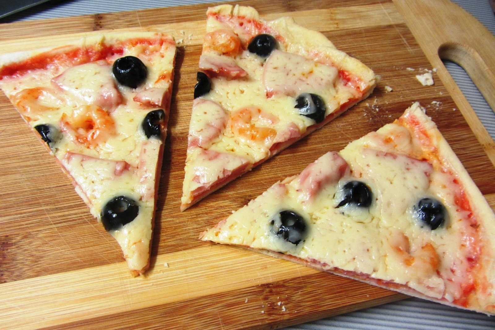 Быстрое дрожжевое тесто для пиццы: 7 очень вкусных рецептов