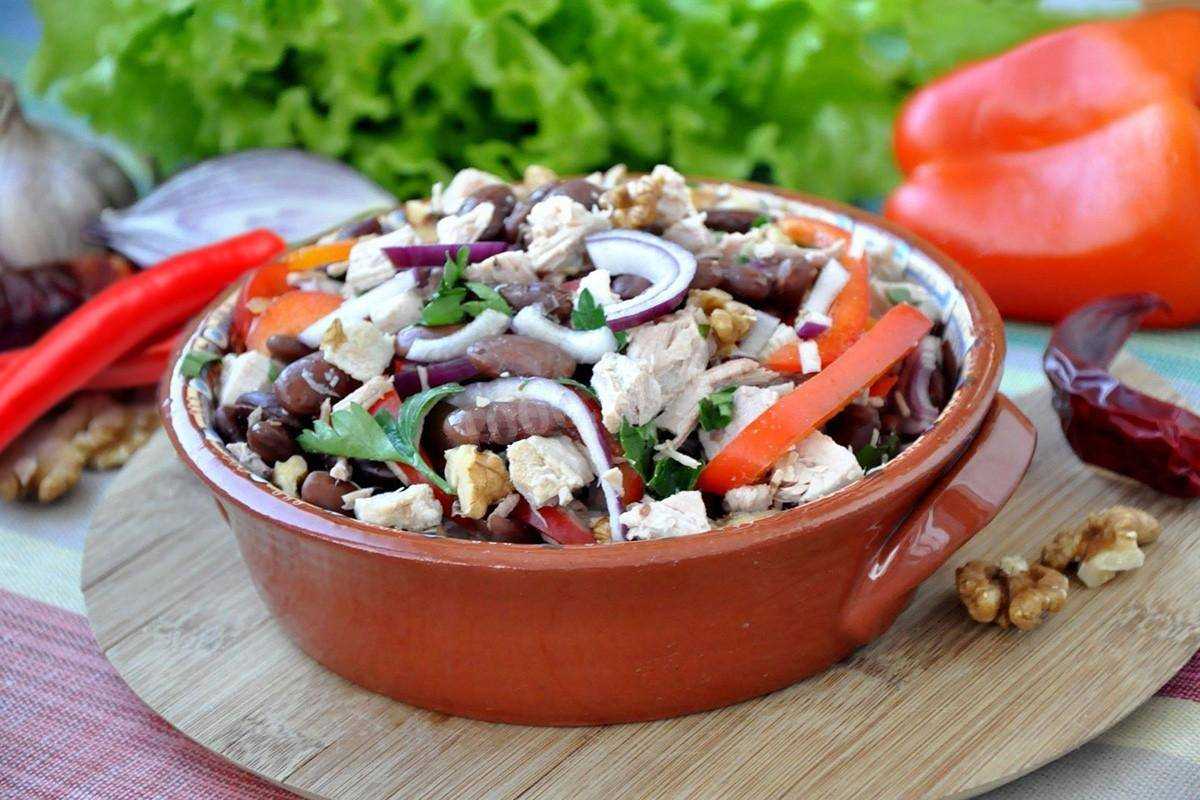 Салаты с куриной грудкой: 18 вкусных и простых рецептов