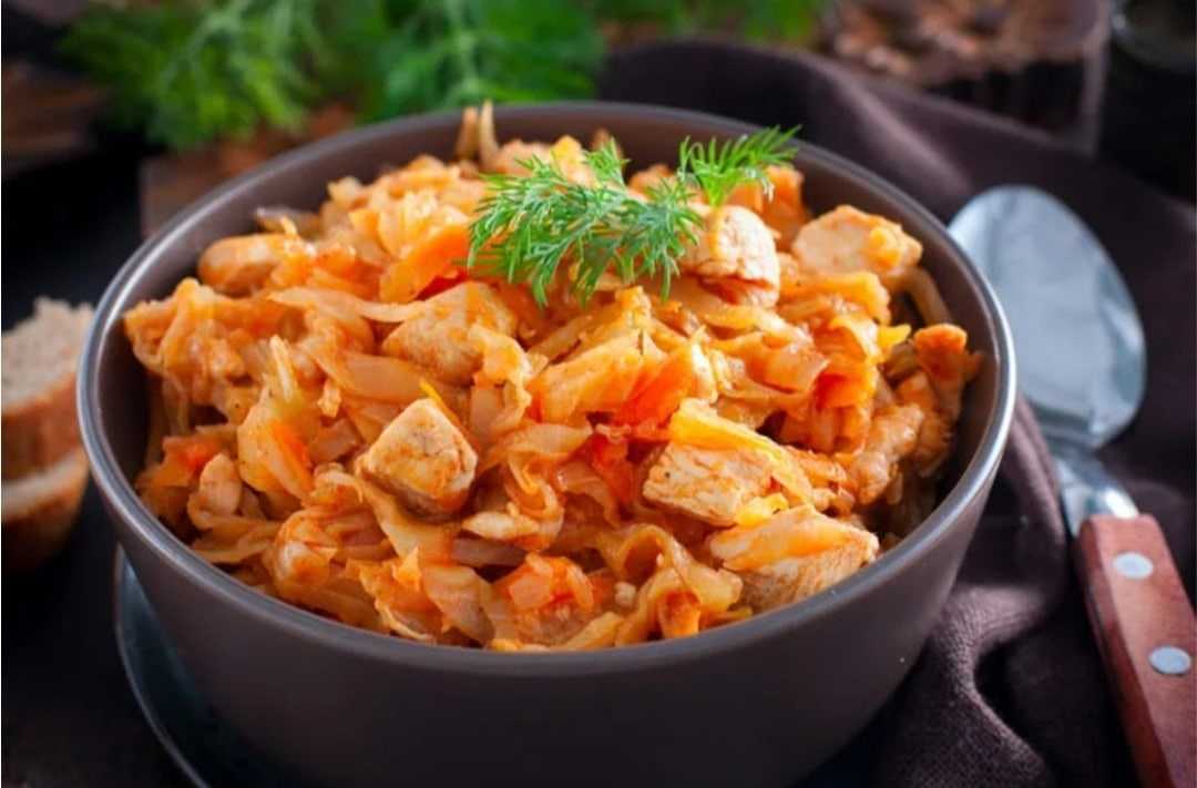 Тушеная капуста — 10 очень вкусных классических рецептов