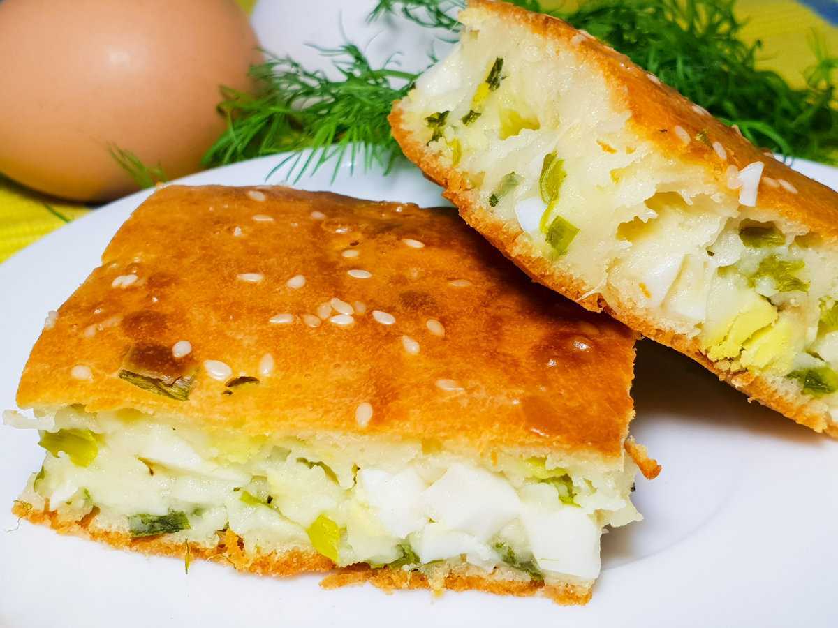 Заливной пирог с луком и яйцом – 5 быстрых и вкусных рецептов