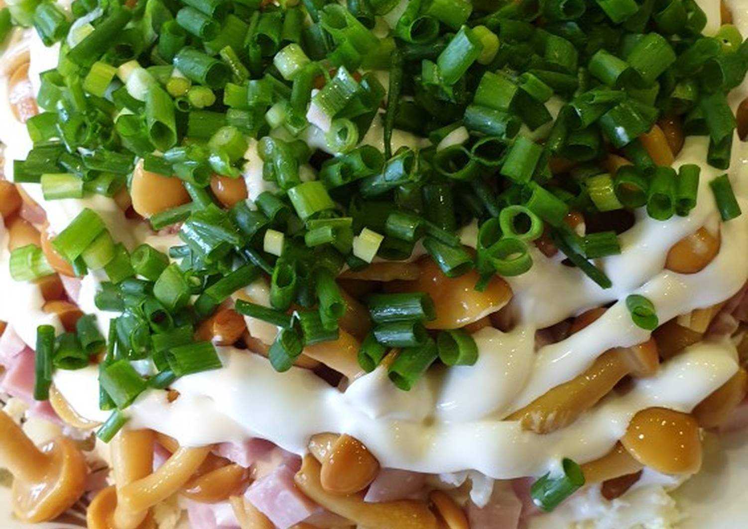 Салат с маринованными опятами: 5 вкусных и простых рецептов