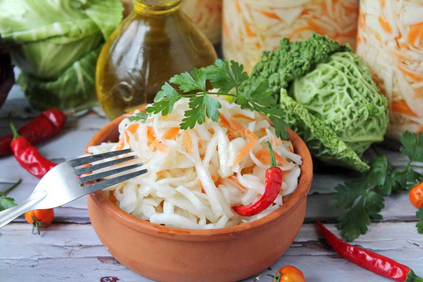 Хрустящая и сочная капуста быстрого приготовления (рецепт на зиму)