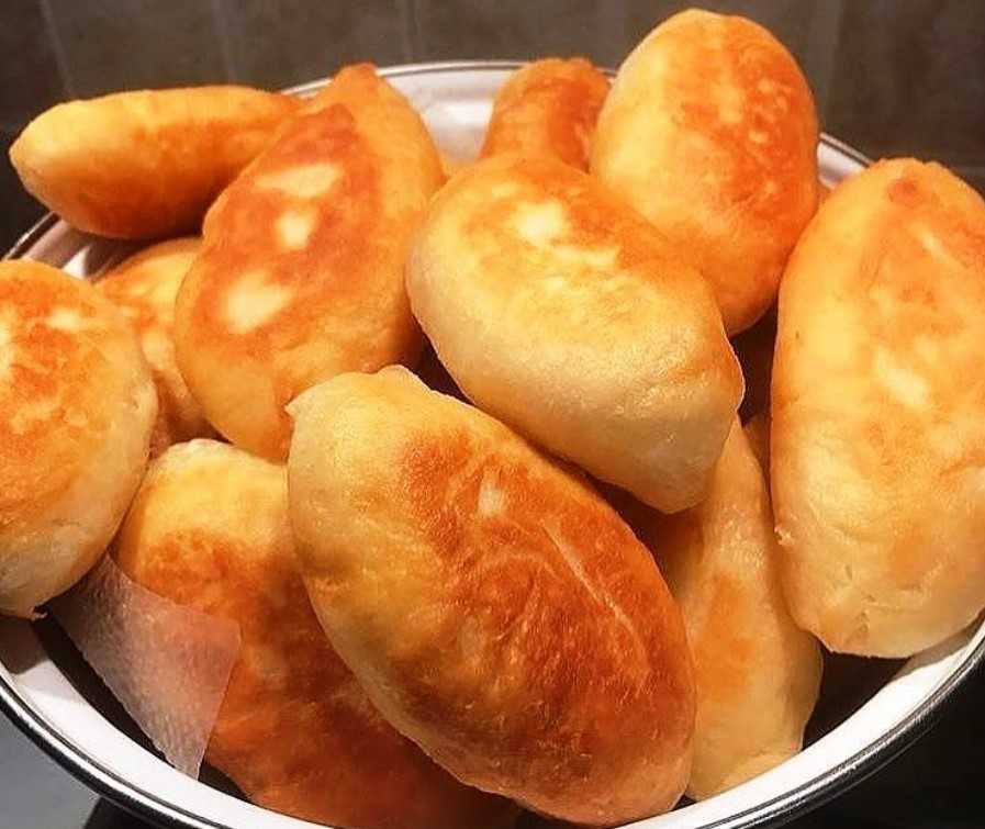 Пирожки с картошкой и солёными огурцами - 8 пошаговых фото в рецепте