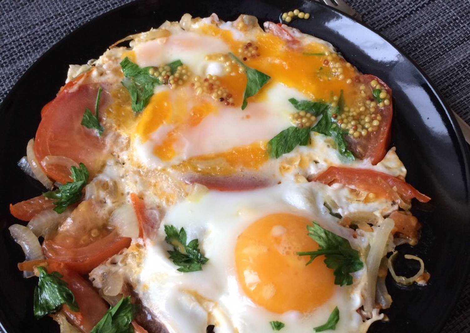 20 вкуснейших рецептов яичницы с помидорами