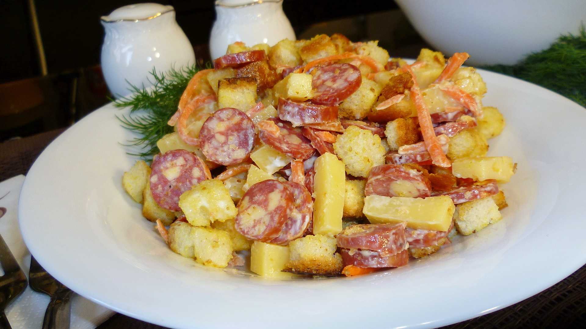 Баварский салат. рецепт классический с охотничьими колбасками