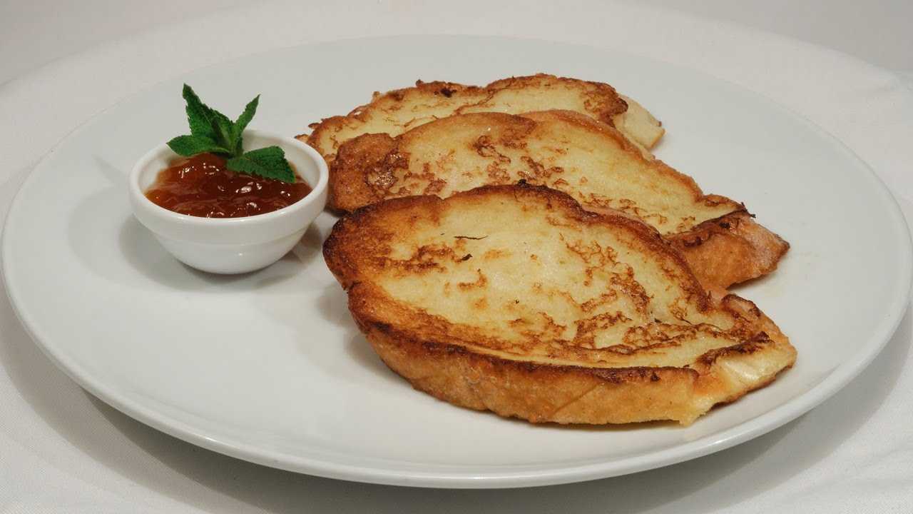 Как вкусно пожарить сладкий белый хлеб с молоком и сахаром на сковороде, с яйцом и сахаром и молоком и без молока: лучшие рецепты