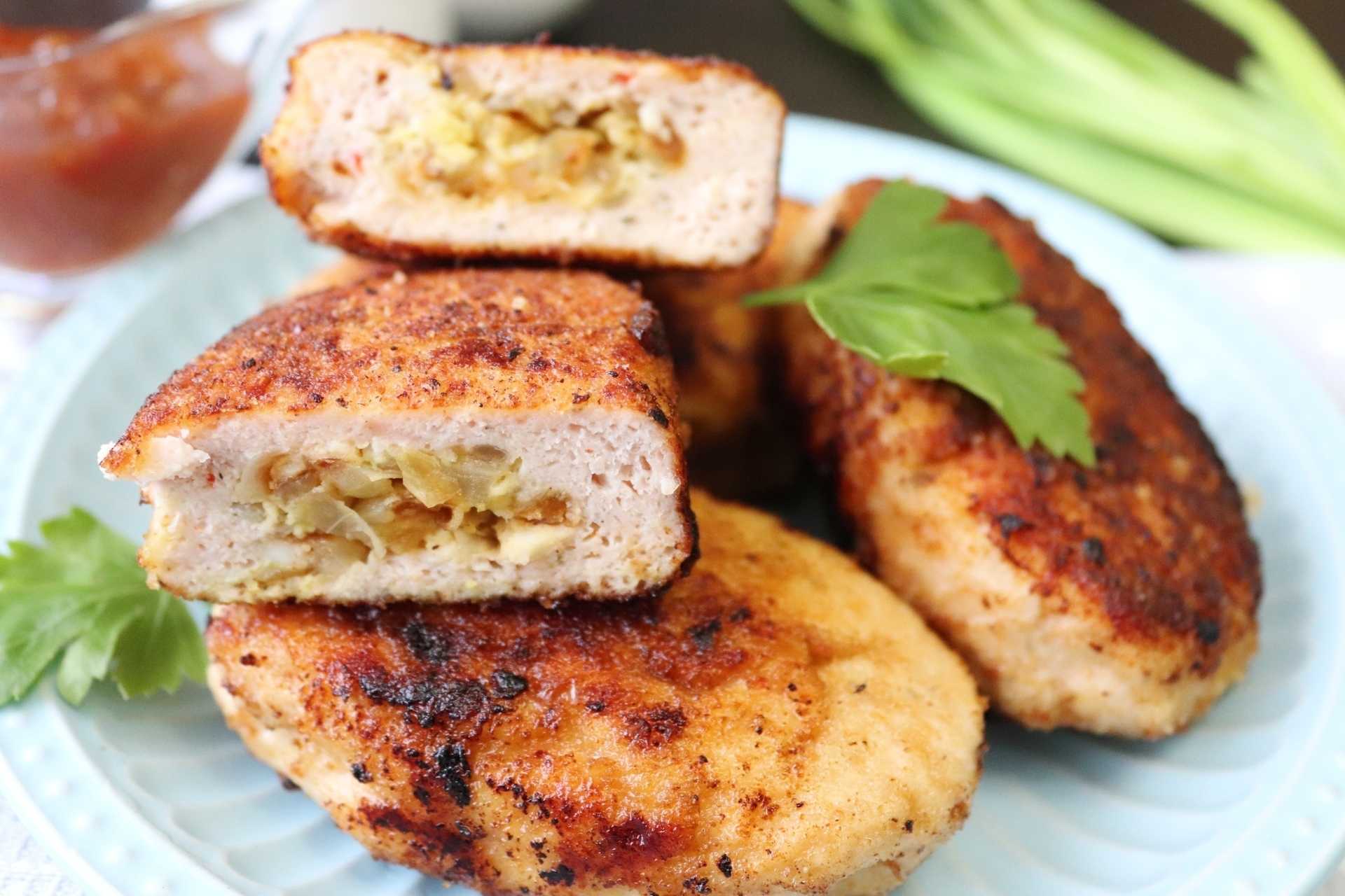 Мясные зразы с яйцом и сыром - пошаговый рецепт приготовления в духовке