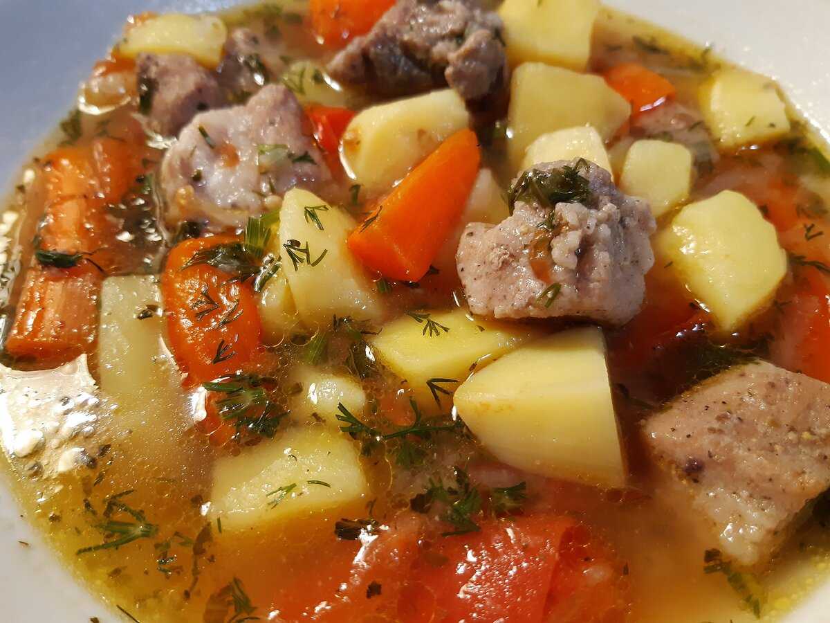 Соус картошка с мясом свинины. Мясной соус с картошкой. Соус картошка с мясом. Соус для картошки. Жаркое со свининой и картошкой.