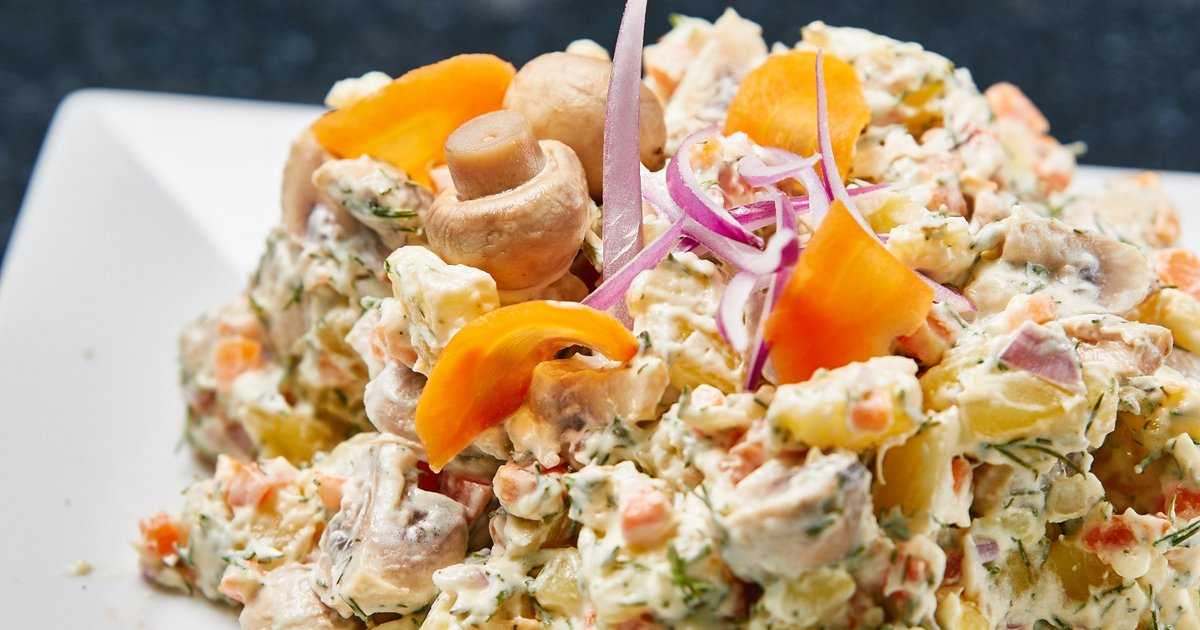 Салаты с ветчиной и грибами – несколько рецептов на любой вкус