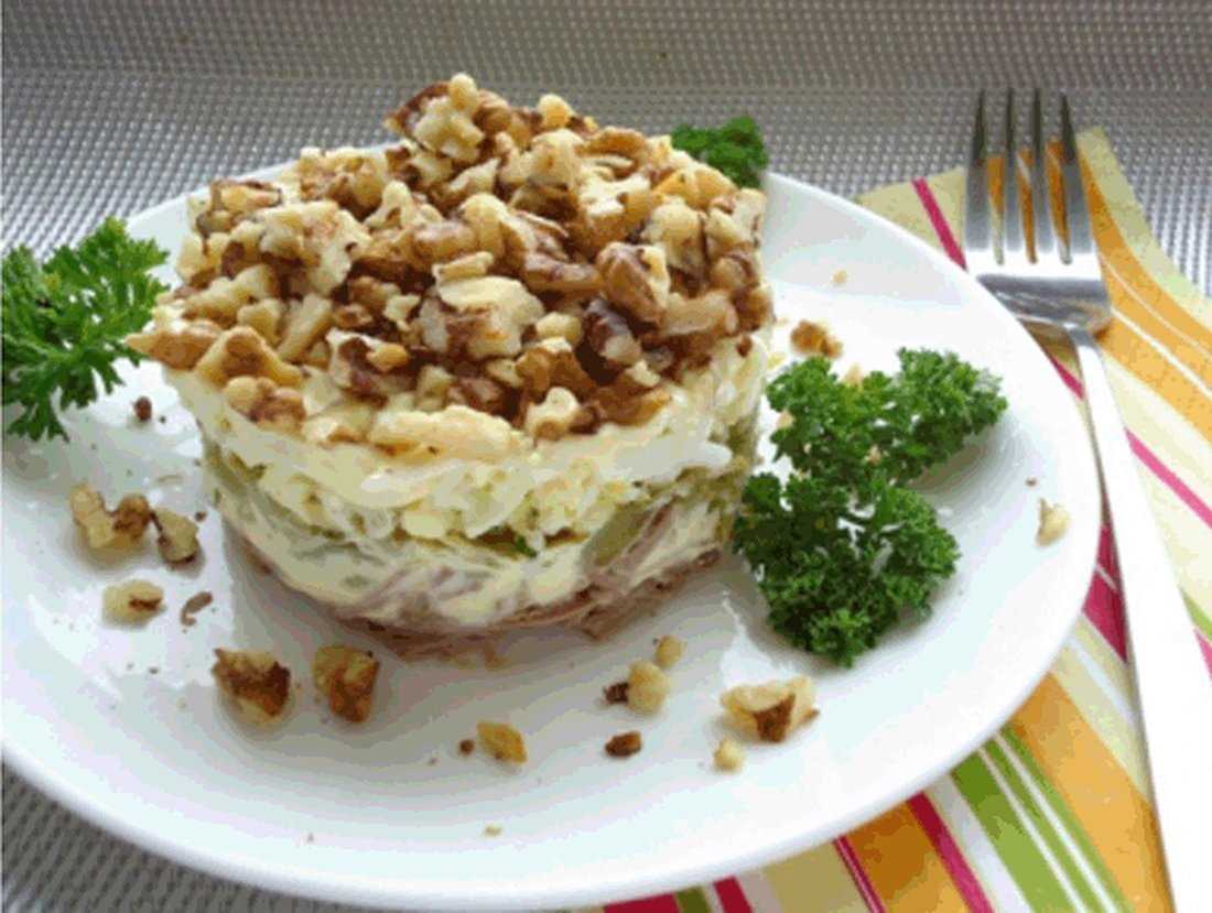 Самые вкусные салаты: 10 простых рецептов для праздничного стола