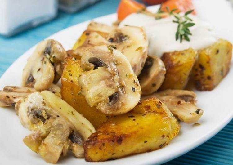 Картошка с грибами в духовке, со сметаной и сыром
