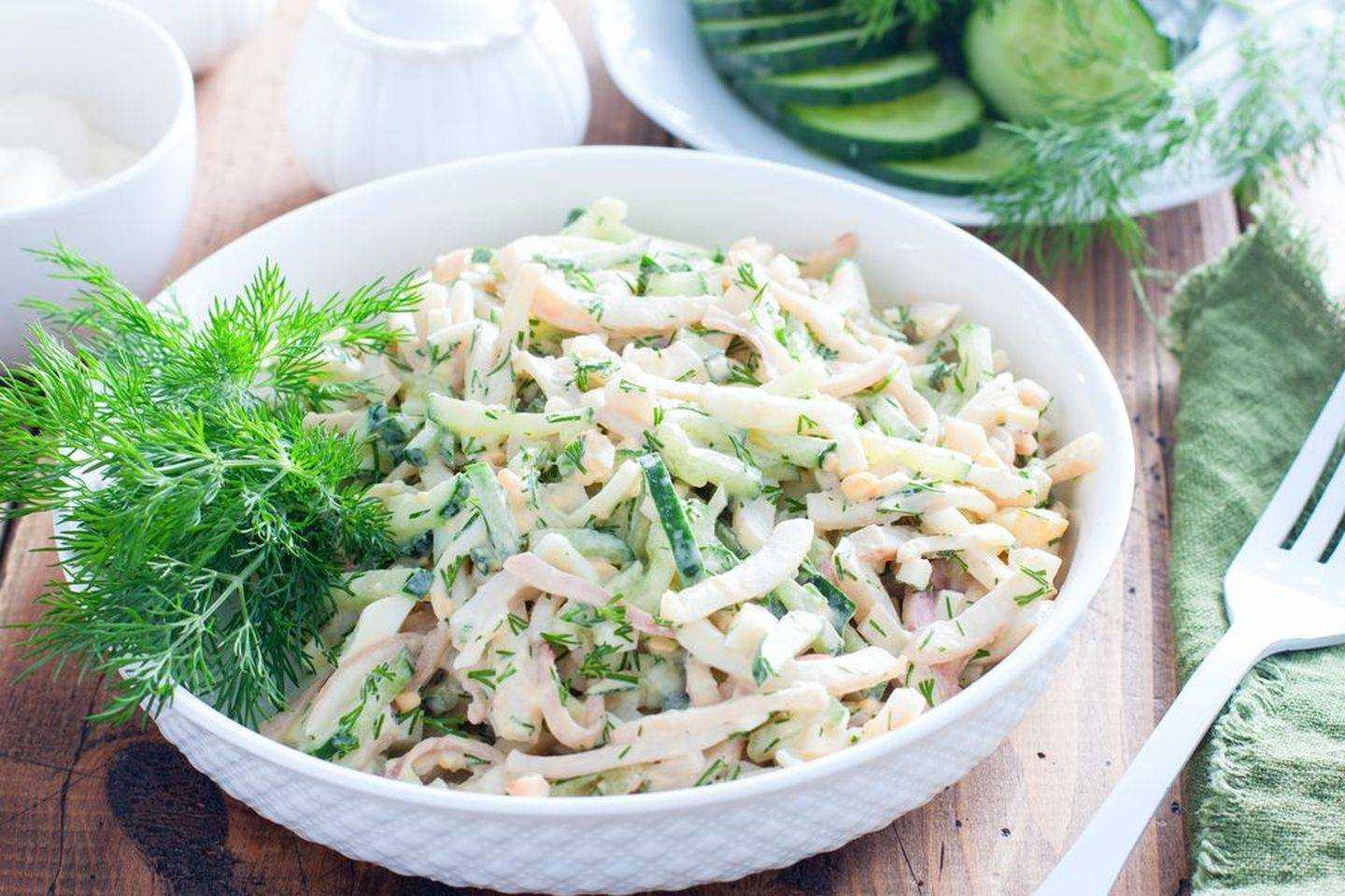 Салат с кальмарами и яйцом - классические и оригинальные рецепты