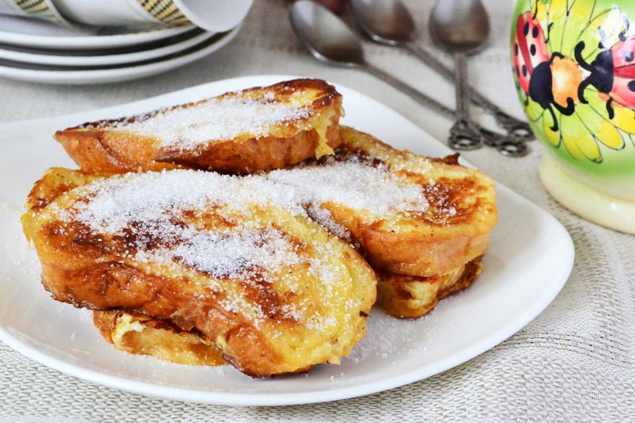 Это удивительно простой и очень вкусный вариант десерта или завтрака Приготовить сладкие гренки из батона в домашних условиях может даже ребенок, а вкус их действительно потрясающий