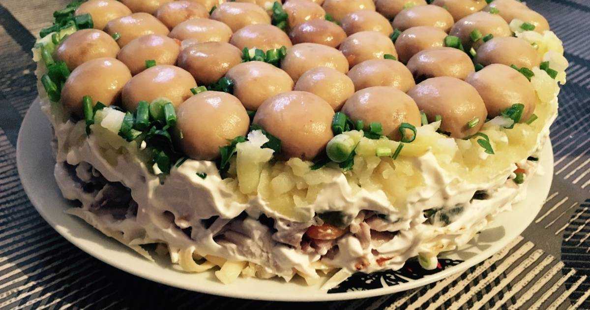 Салат лесная поляна — 9 рецептов простого и очень вкусного слоеного салата с курицей и грибами