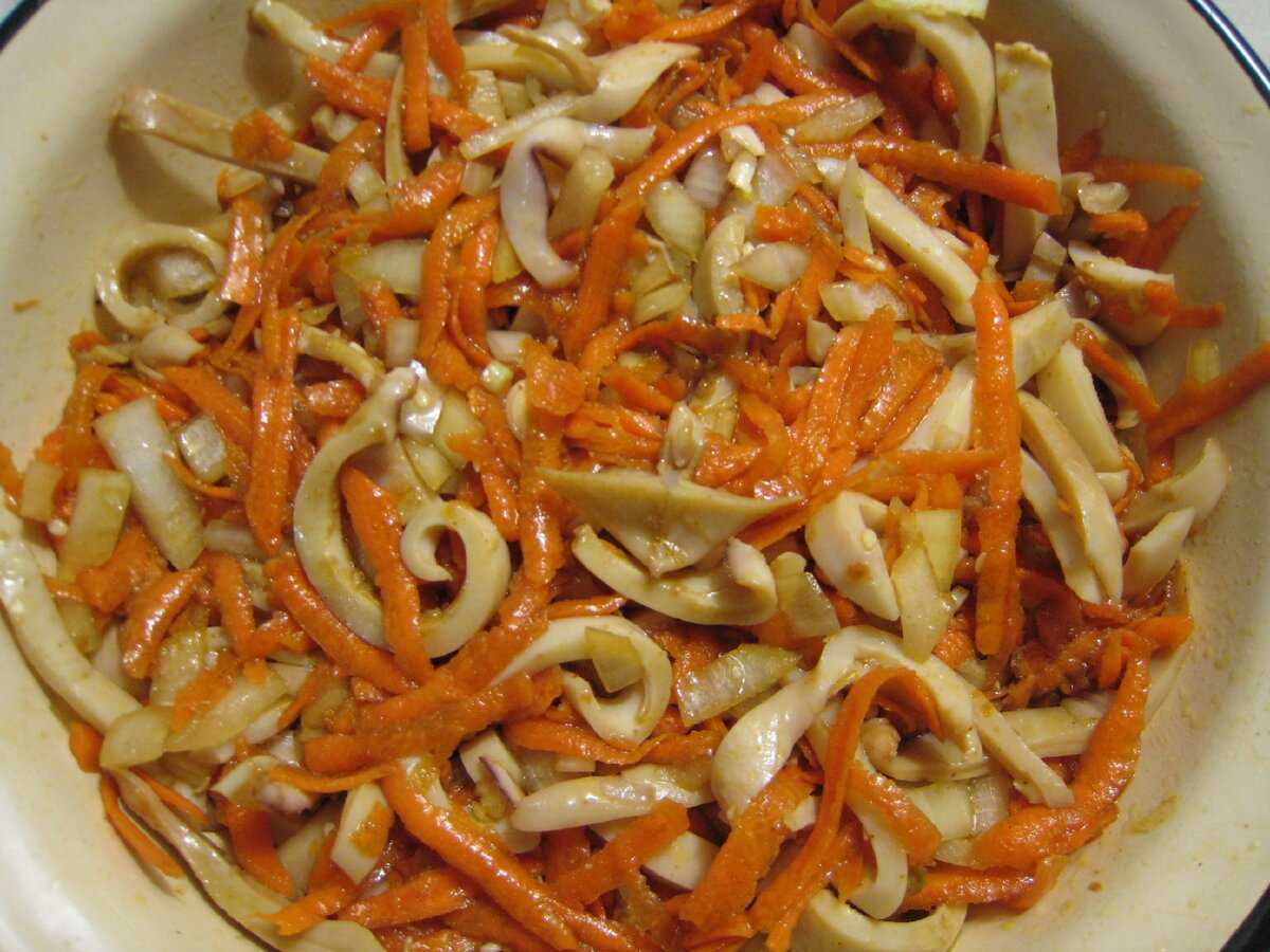 Салат с кальмарами и морковью по-корейски – нежное сочетание