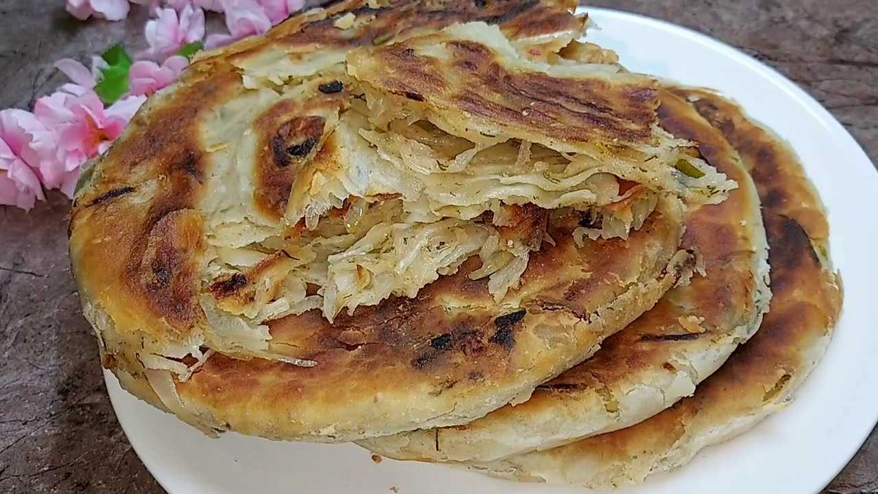 Катлама с мясом в духовке. Катлама узбекская. Узбекские слоеные лепешки катлама. Катлама Башкирская. Катлама с луком узбекская.