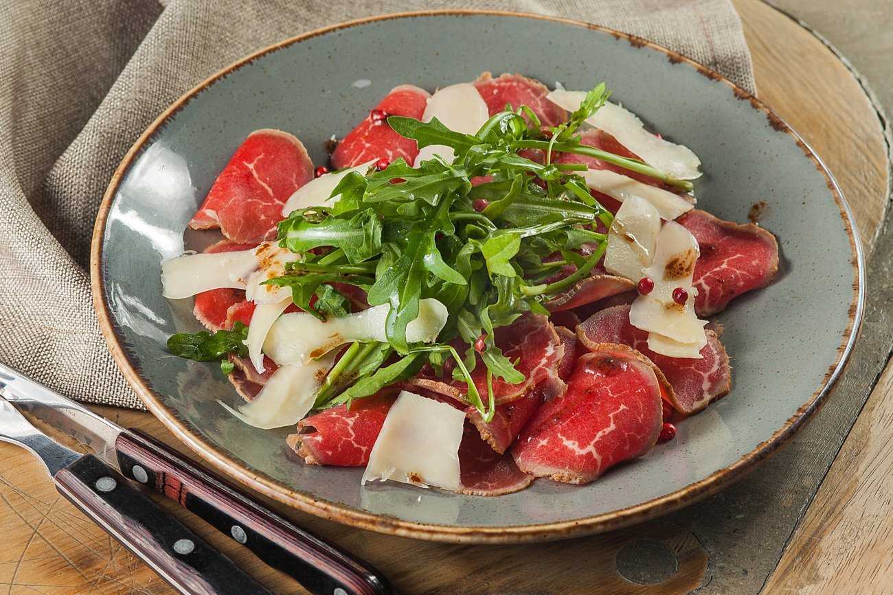 20 быстрых салатов с копченой курицей и корейской морковью