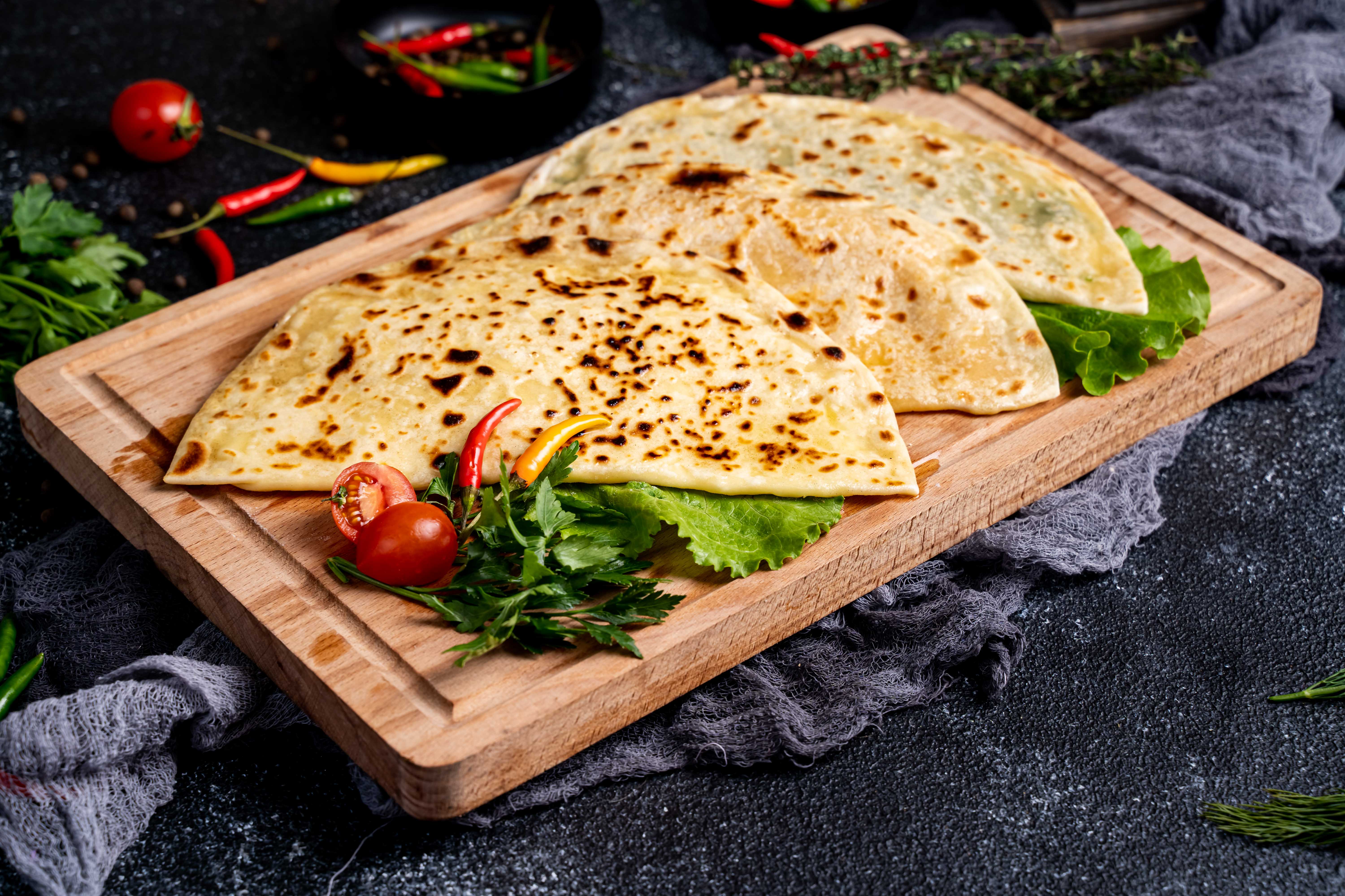 Кутабы с зеленью и сыром – вот это чебуреки! рецепты и пошаговое приготовление азербайджанских кутабов с сыром и зеленью - автор екатерина данилова - журнал женское мнение