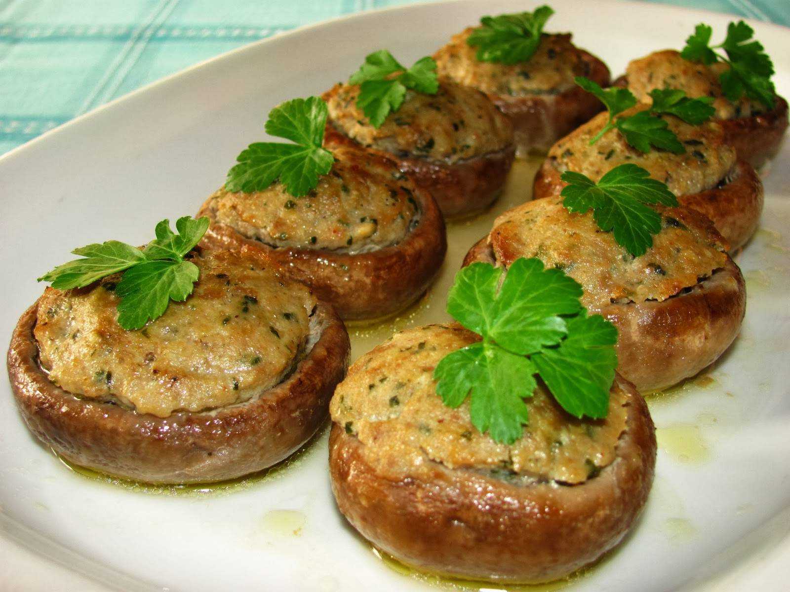 Шампиньоны, фаршированные курицей и сыром, в духовке пошаговый рецепт