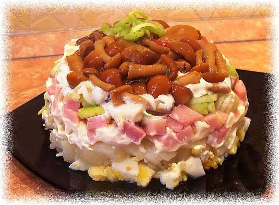 ✅ салат с ветчиной и грибами – отличная праздничная закуска. лучшие рецепты салатов с ветчиной и грибами: простых и слоёных - babapovariha.ru