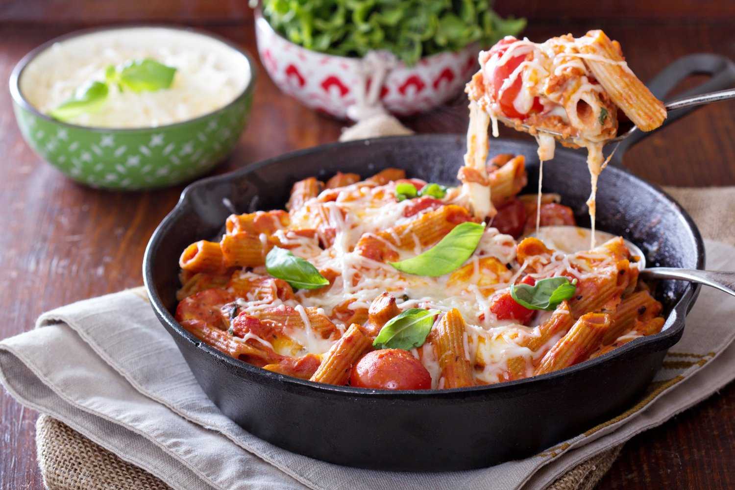 Вкусная свинина с картошкой в духовке — простые рецепты приготовления