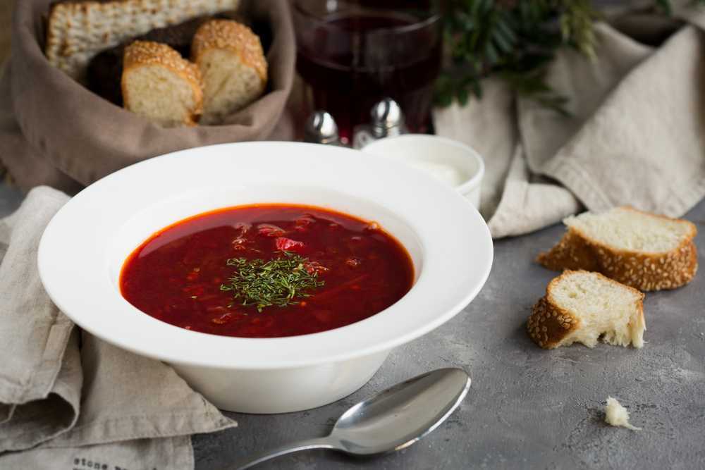 Борщ со свининой и квашеной капустой: 4 вкусных классических рецепта