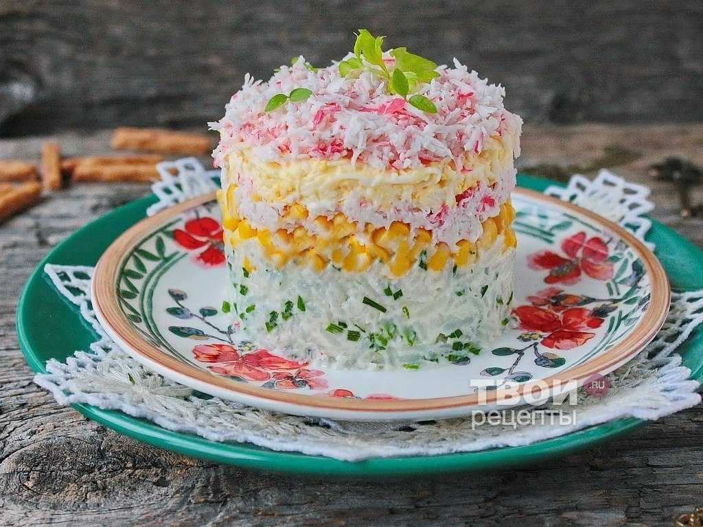 Крабовый салат с кукурузой — очень вкусные классические рецепты