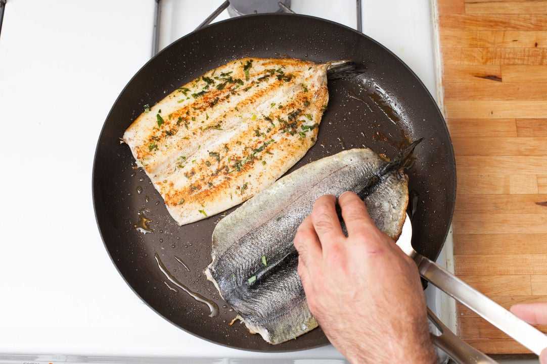 Как приготовить форель на сковороде вкусно и быстро — простой пошаговый рецепт с фото