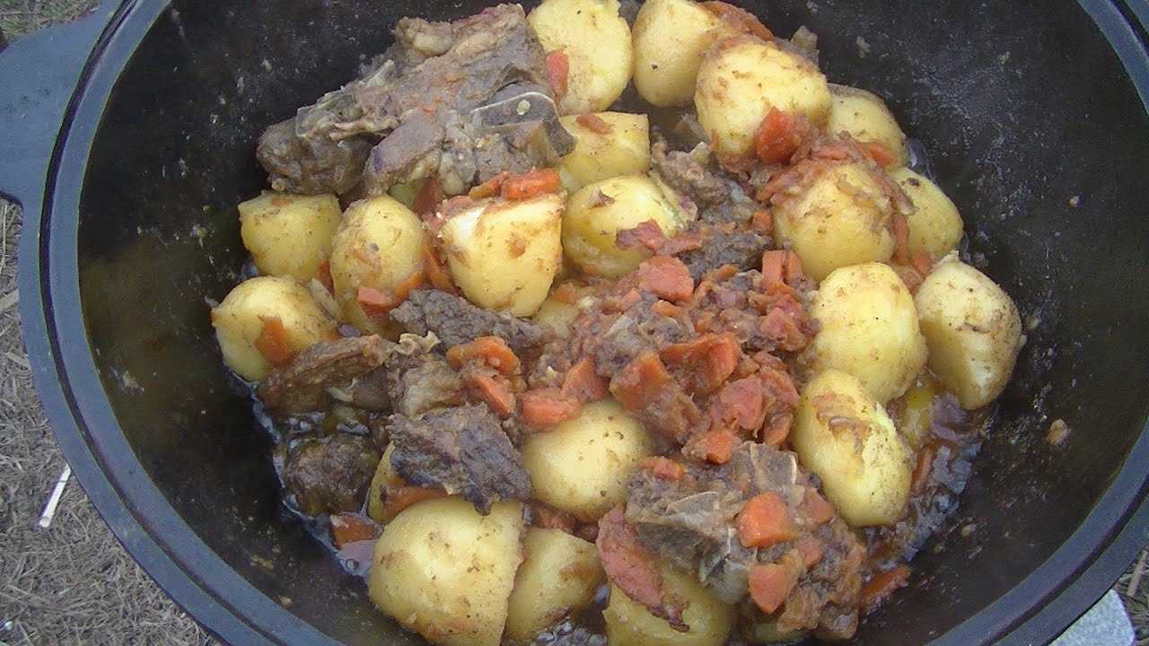 Картошка тушеная с мясом в казане