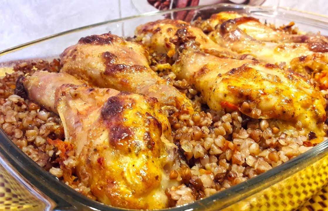 Хочу поделиться с вами очень классной идеей, как приготовить гречку с курицей в духовке в виде запеканки Это очень простое, сытное и интересное блюдо подходит на обед или ужин для всей семьи