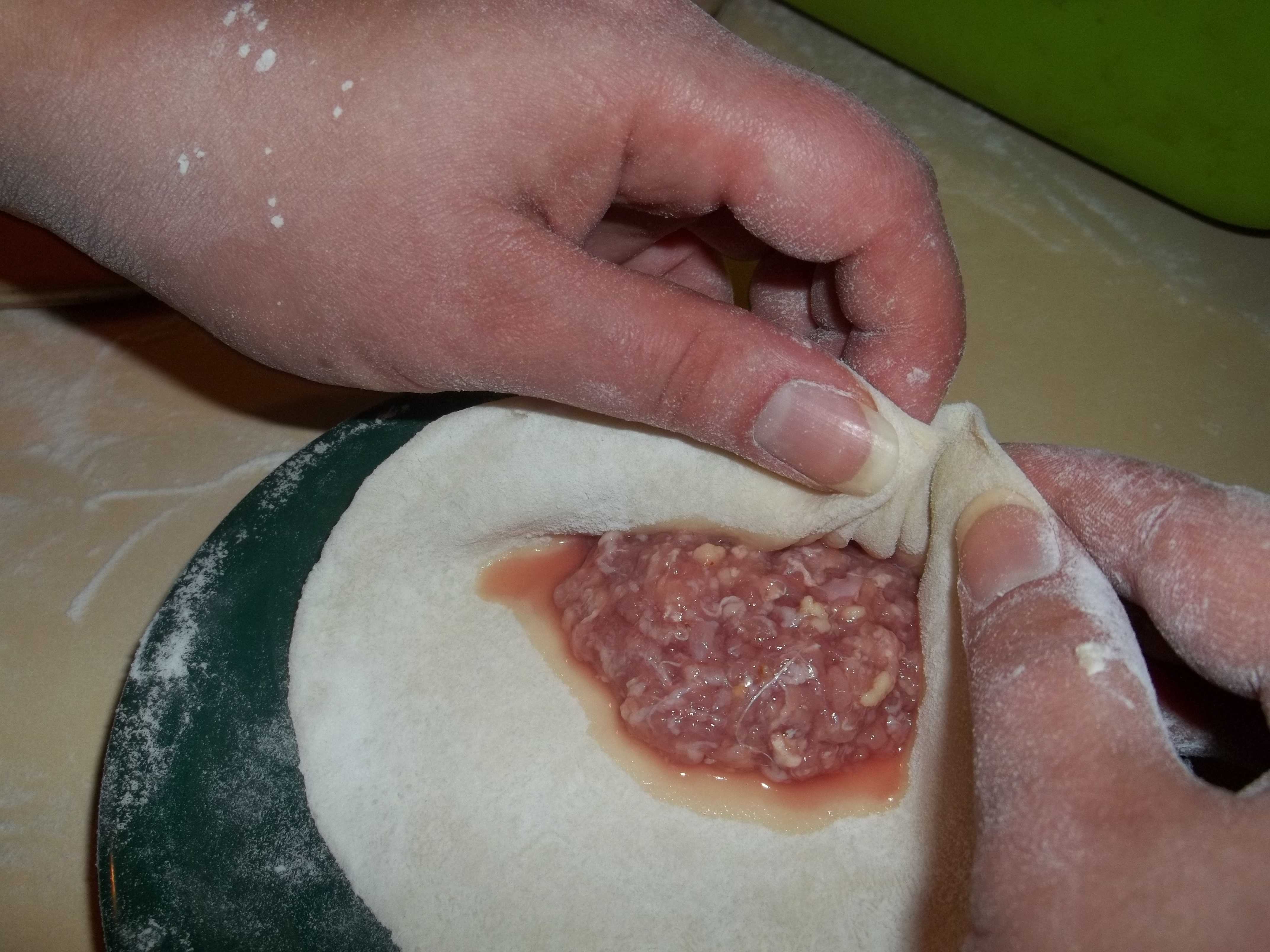Фарш для пельменей: 5 рецептов вкусной и сочной начинки для домашних пельменей