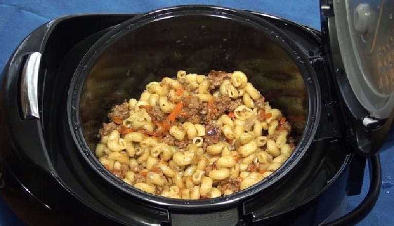 Макароны с тушенкой