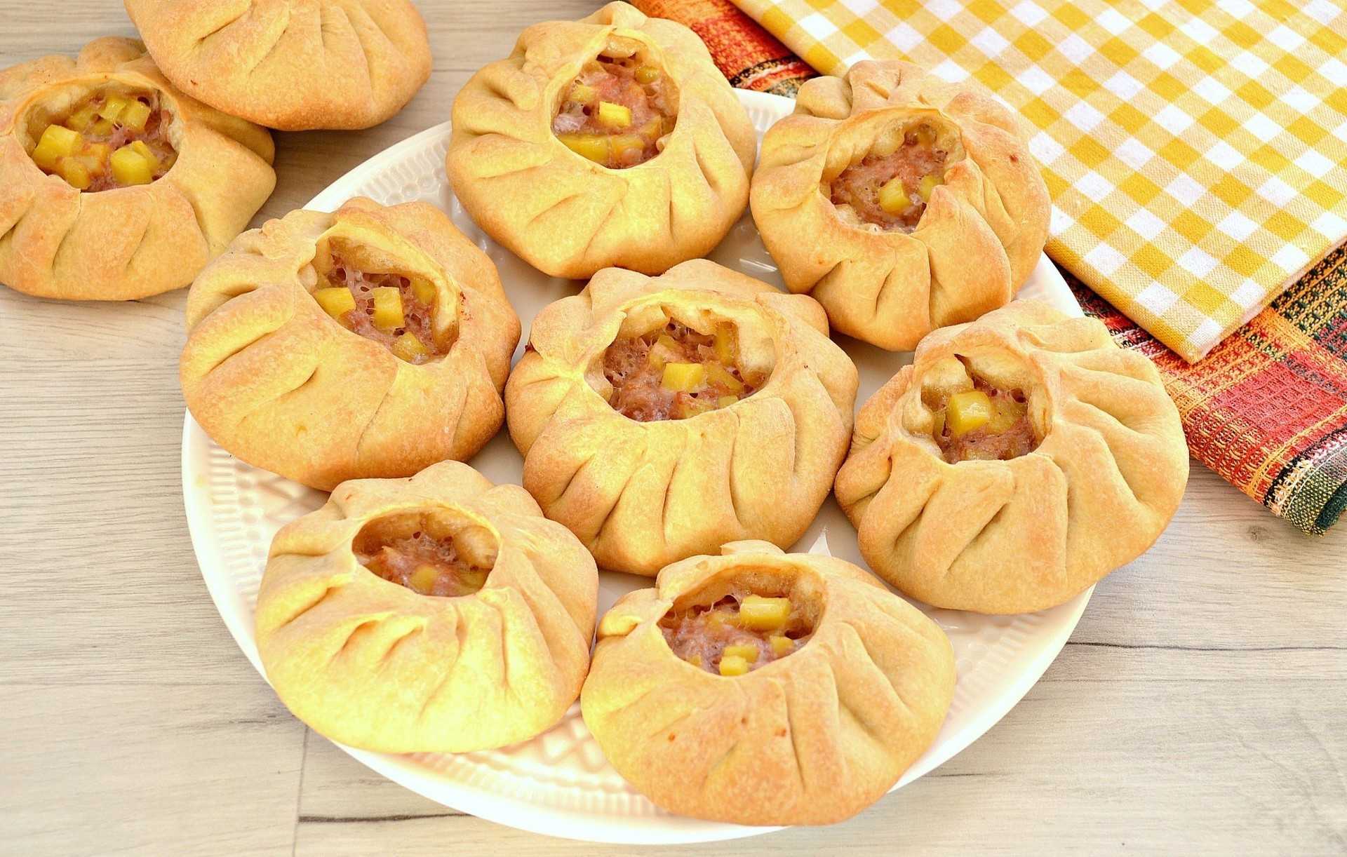 Картофельные пирожки: 8 сытных рецептов