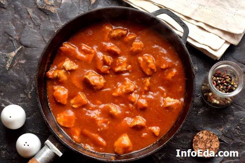 Свинина с подливкой на сковороде - 8 вкусных рецептов