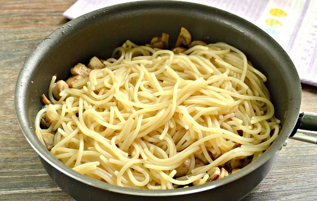 Макароны с сыром — 12 простых и вкусных рецептов