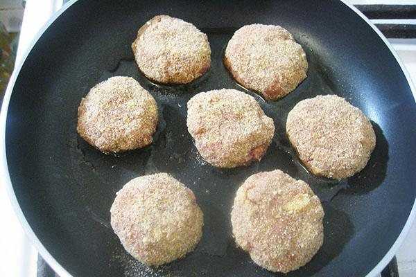 Котлеты из куриного фарша на сковороде - 5 вкусных рецептов с фото пошагово