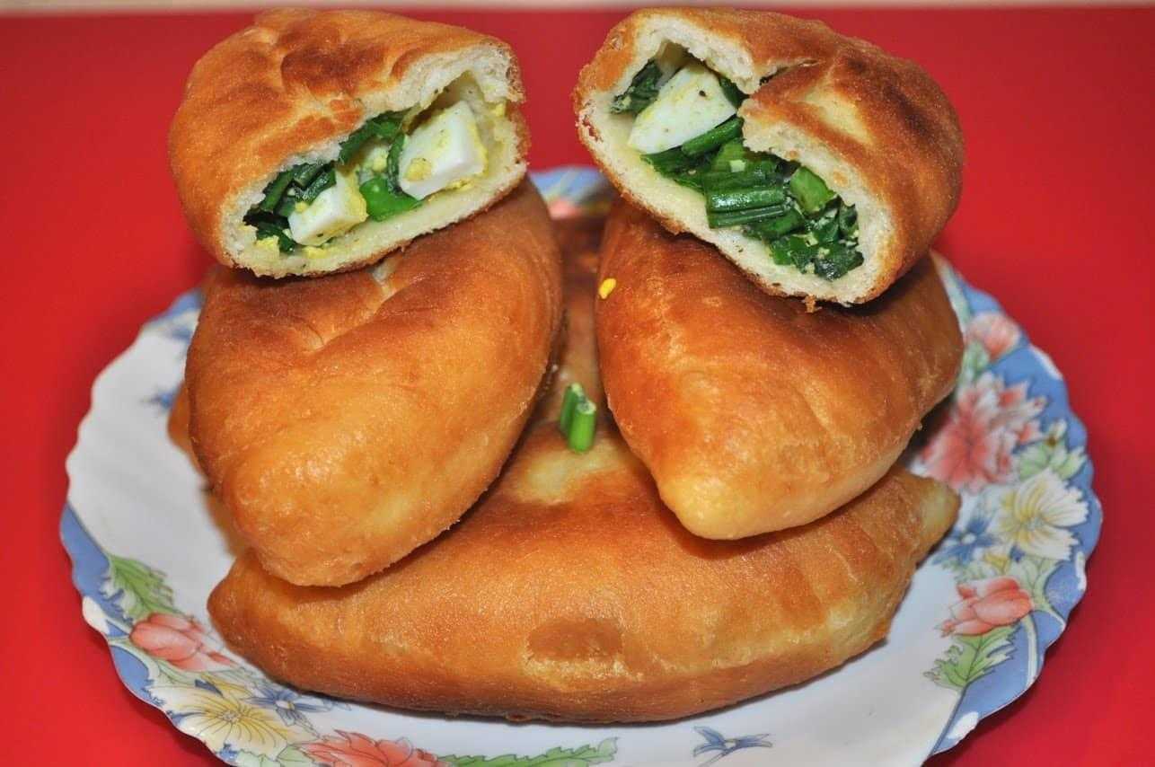 Пирожки с яйцом и луком жареные на сковороде