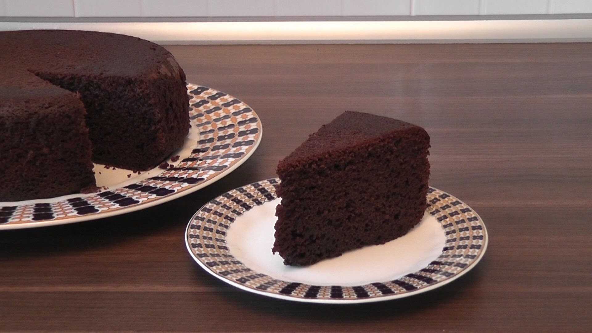 Для всех сладкоежек предлагаю удивительно простой и очень вкусный шоколадный кекс в мультиварке