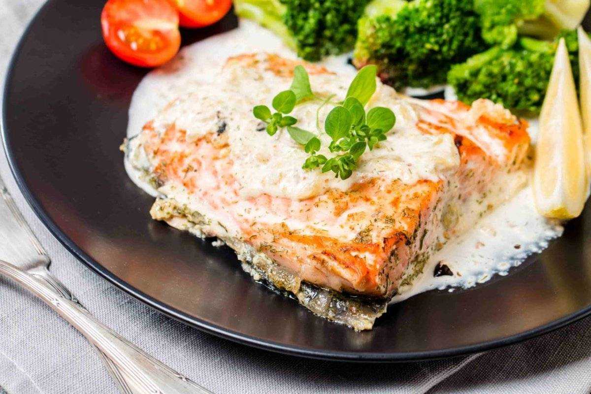Как приготовить лосось в духовке, чтобы рыба была сочной и мягкой