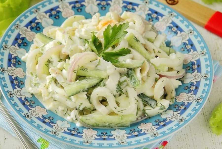 Самые вкусные салаты с кальмарами (12 простых рецептов)