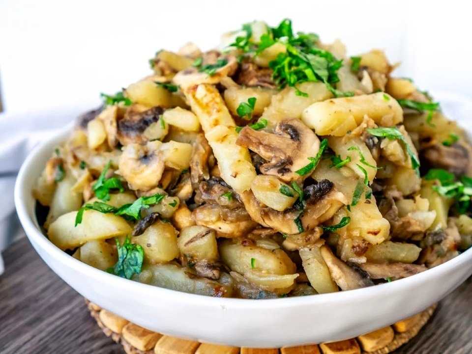 Картошка с грибами на сковороде - 64 рецепта приготовления пошагово - 1000.menu