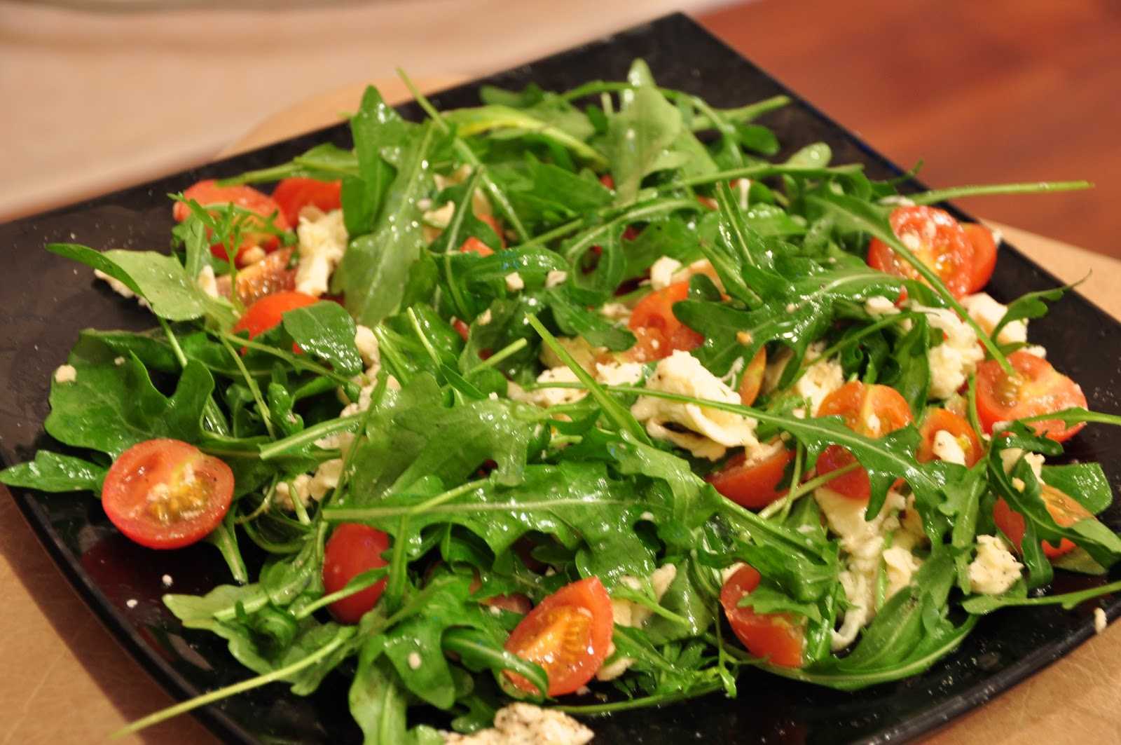 Салат с рукколой — 10 рецептов