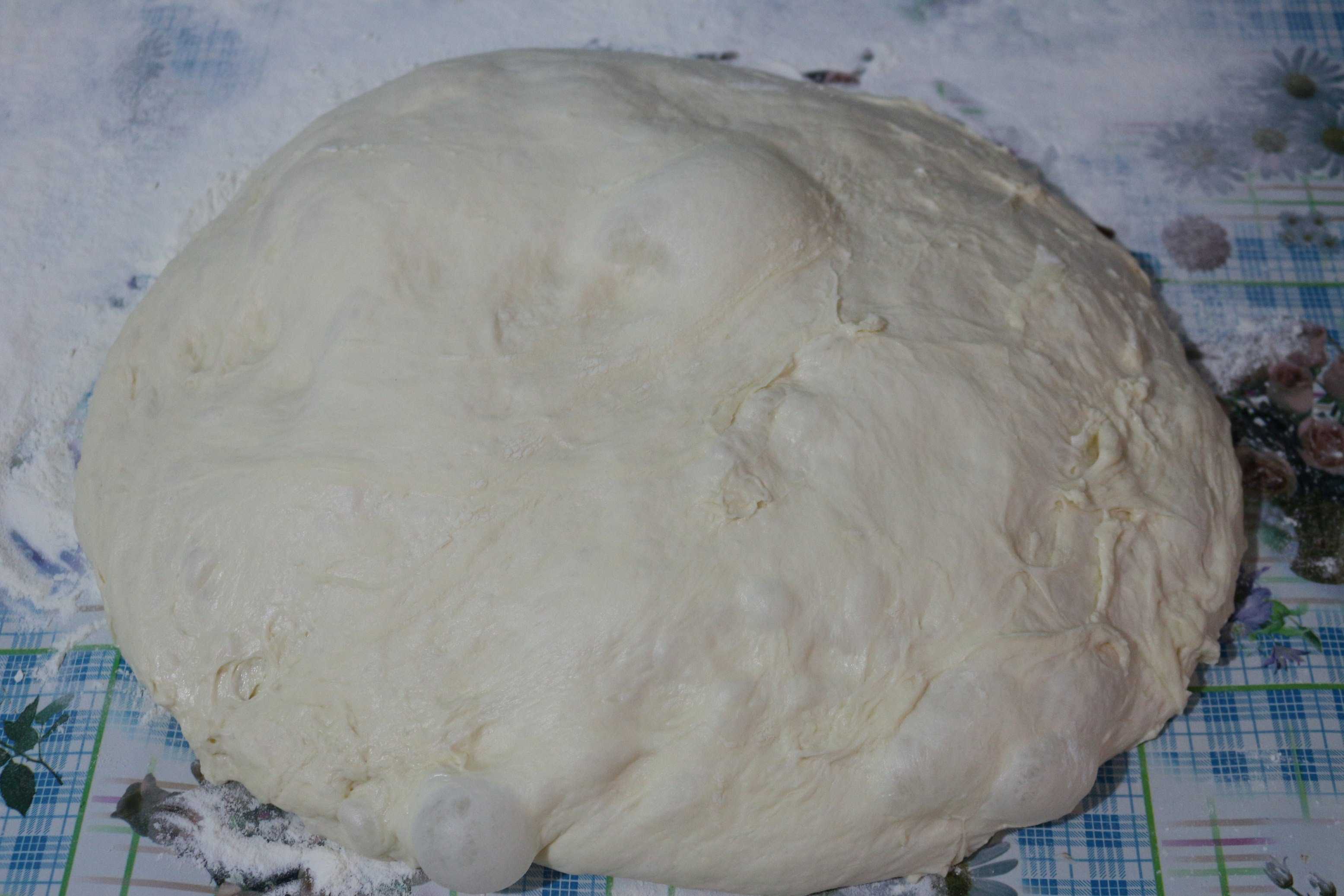 Остался кефир — приготовьте вкусное тесто для быстрой пиццы в духовке или на сковороде