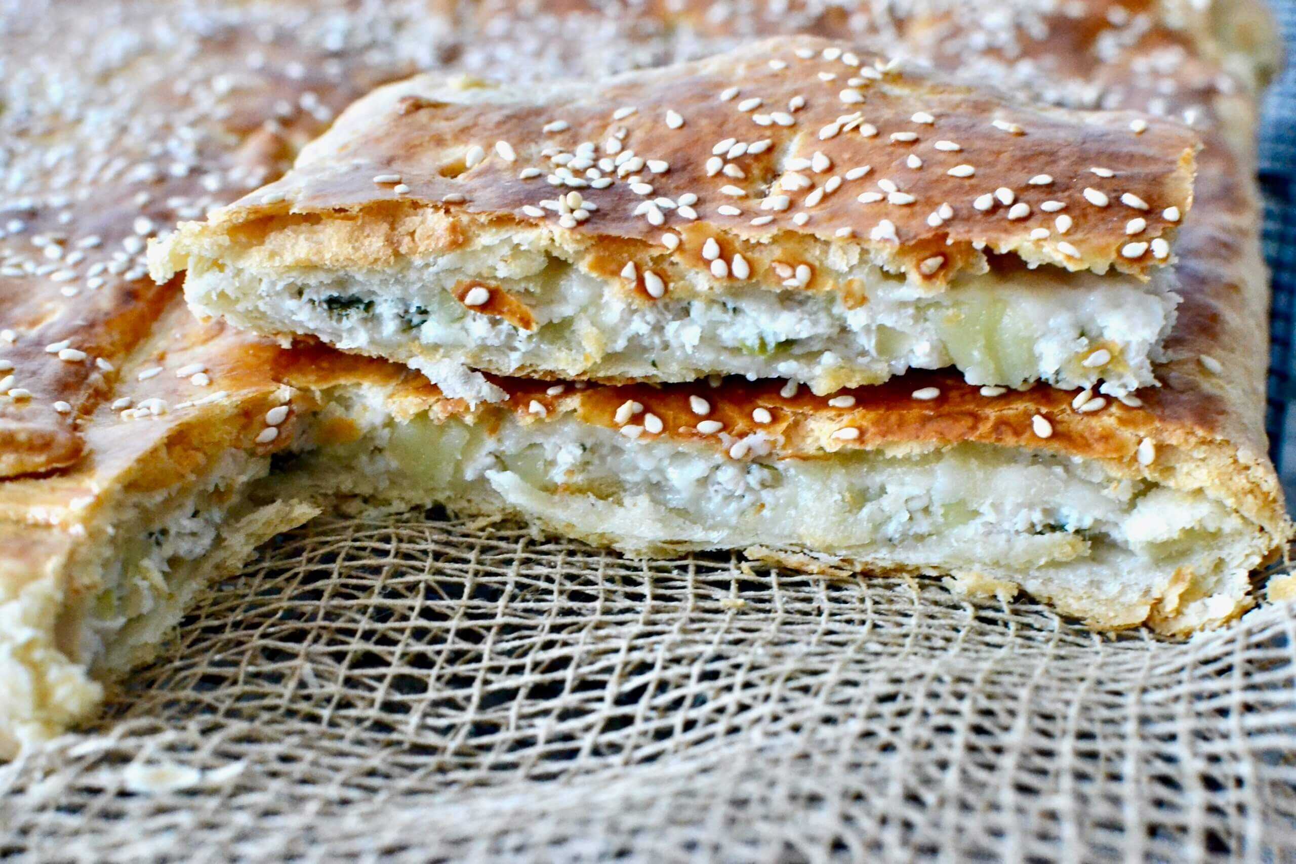 Пирог с картошкой и луком – домашний аромат! рецептуры разных пирогов с картошкой и луком в духовке и в мультиварке