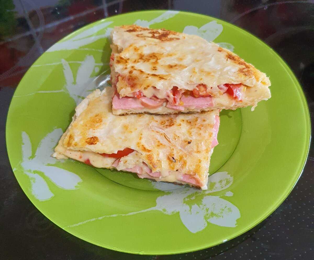 Конвертики из лаваша с колбасой и сыром на сковороде вкусные рецепты с фото - вкусная еда