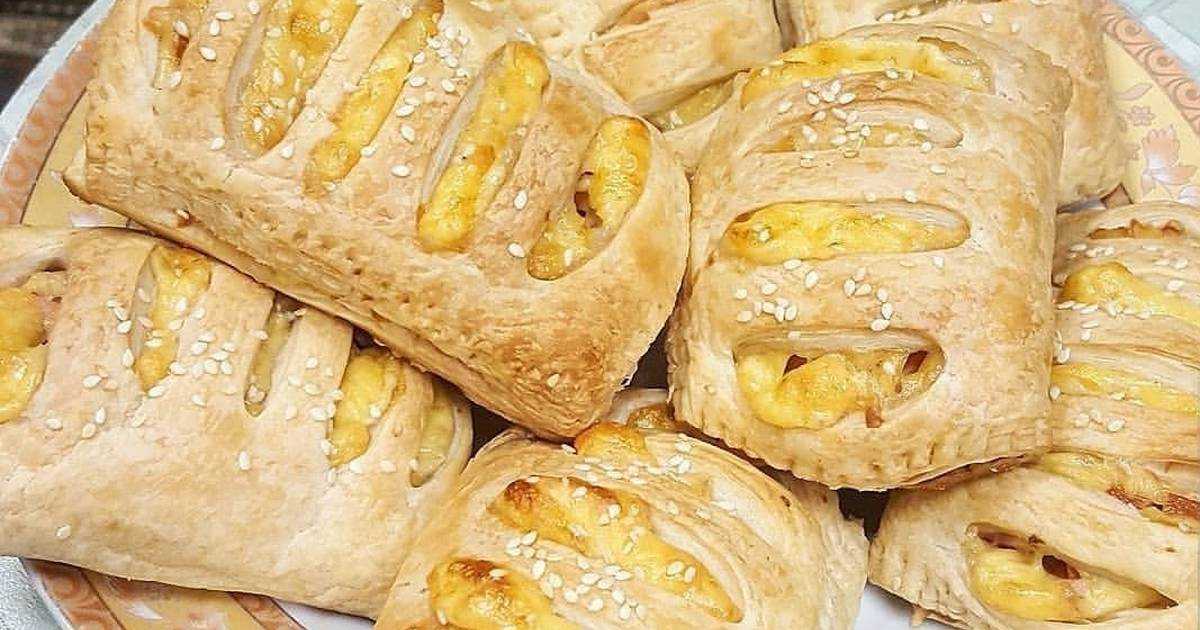 Предлагаю приготовить вкусные, ароматные и очень мягкие слойки из готового слоеного теста В качестве начинки можно использовать все, что угодно, я предлагаю взять твердый сыр Получится очень вкусно