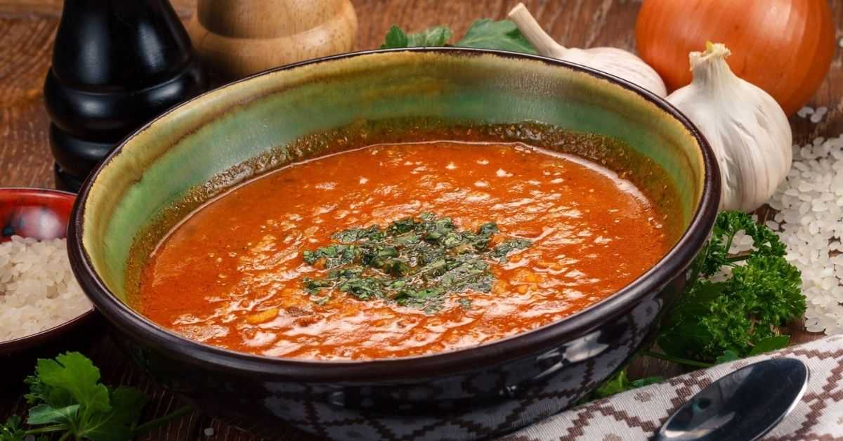 Щи из свежей капусты со свиными ребрышками
